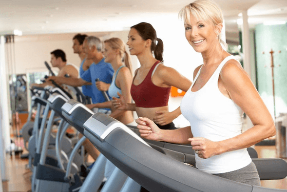 Kardio trening na traci za trčanje pomoći će vam da smršavite u trbuhu i bokovima